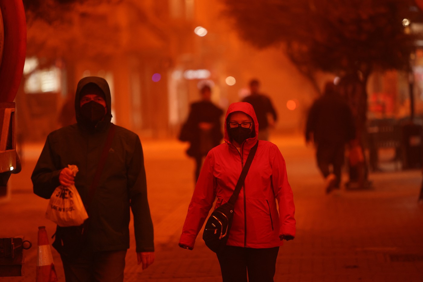 Cer roșu, atmosferă marțiană în Creta. Spectacolul a fost rezultatul unei furtuni de proporții de praf saharian, numită „haboob”