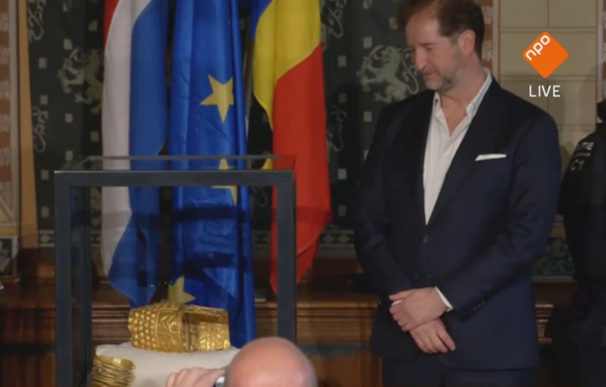 Primele imagini cu coiful de la Coțofenești și două brățări dacice, recuperate după ce au furate din Muzeul Drents din Olanda