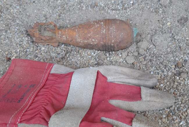 O bombă din Al Doilea Război Mondial a fost descoperită în timpul lucrărilor agricole pe un câmp din Bihor