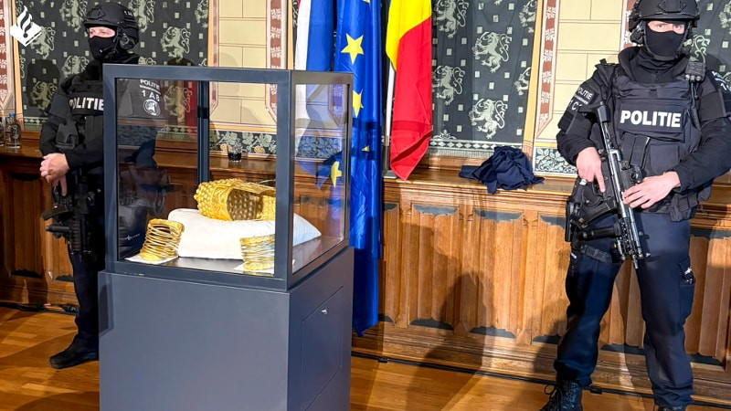 Prezentarea artefactelor recuperate. Foto poliția olandeză