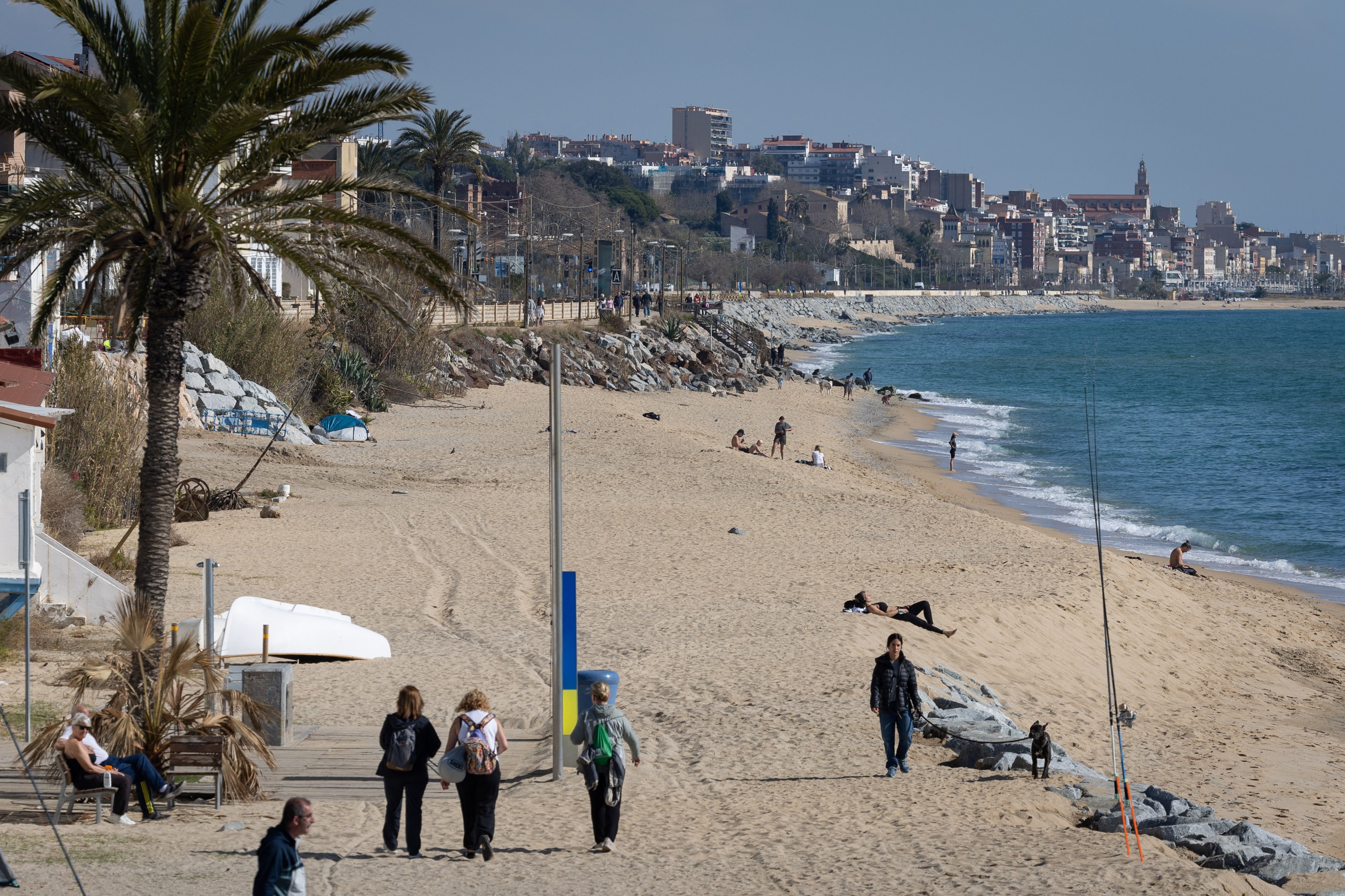 Spania îşi pierde plajele: oraşele de coastă caută soluţii pentru eroziunea nisipului