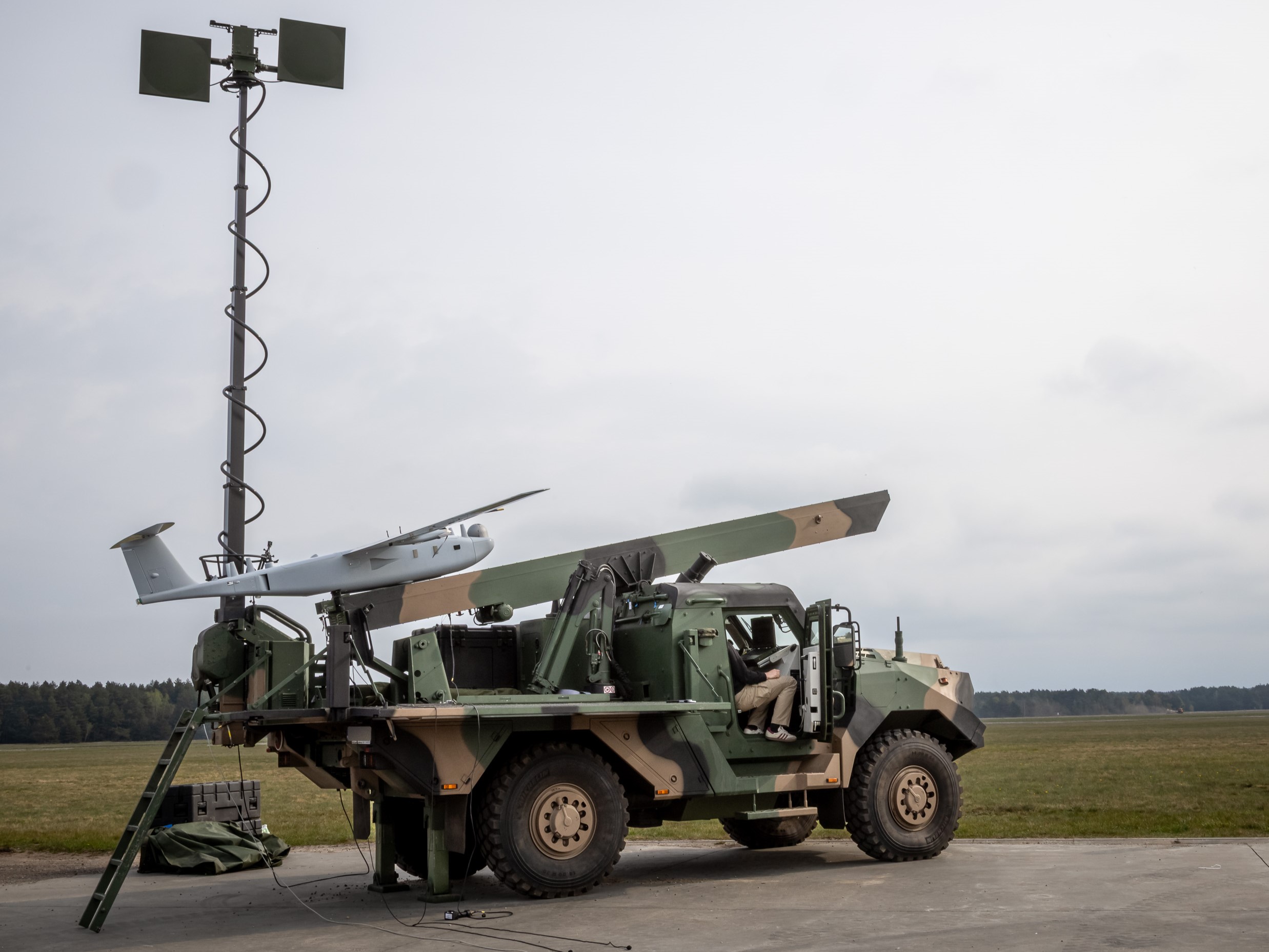 Cel mai mare producător privat de armament din Polonia și-a anuțat intrarea pe piața din România