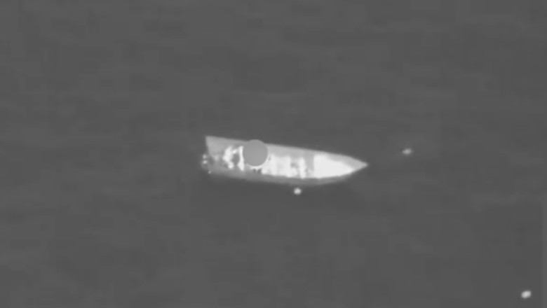 barca in pacific filmata din drona