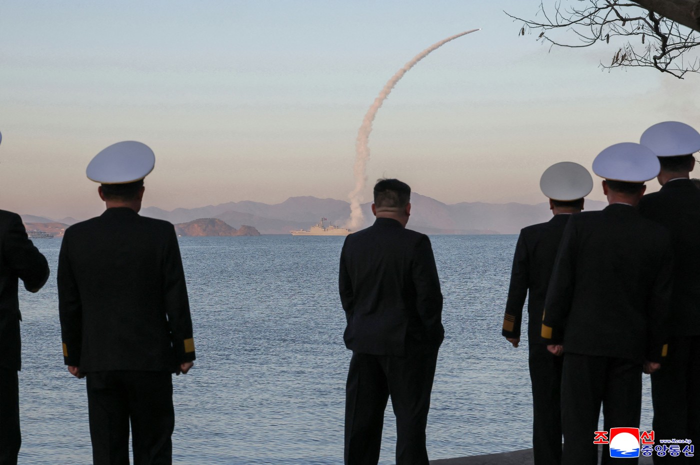 Kim Jong Un a asistat la lansarea de rachete de croazieră și anti-navă. „Mesaj direct pentru Washington”