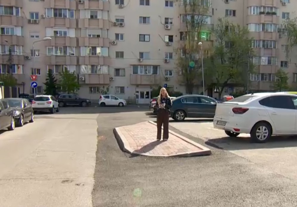 Insulă ciudată din pavele apare în mijlocul unei străzi din București