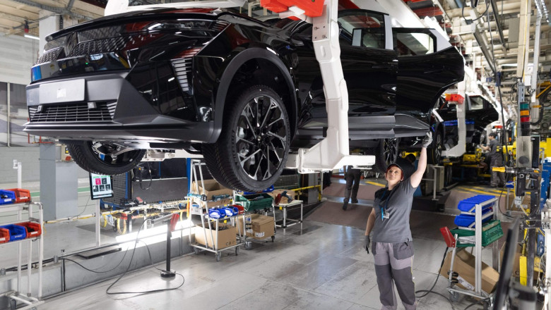 fabrica auto masina linie de asamblare