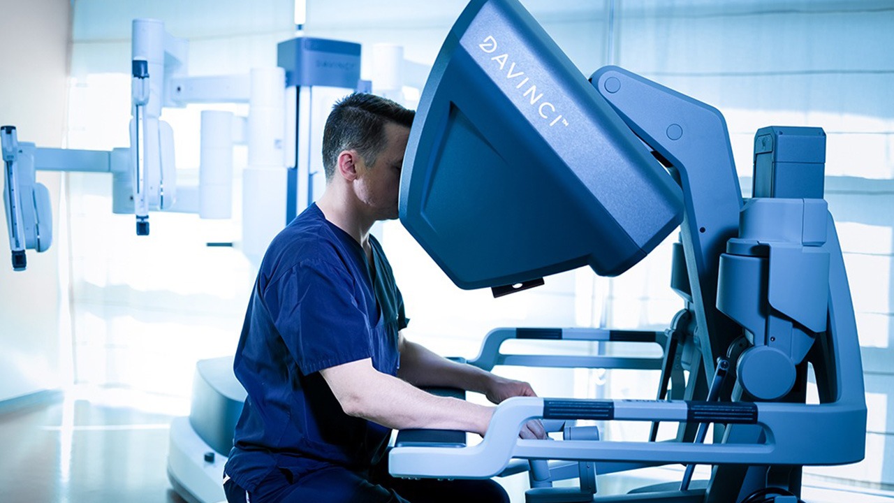 Chirurgia robotică: cum aduce MedLife tehnologia în sala de operație