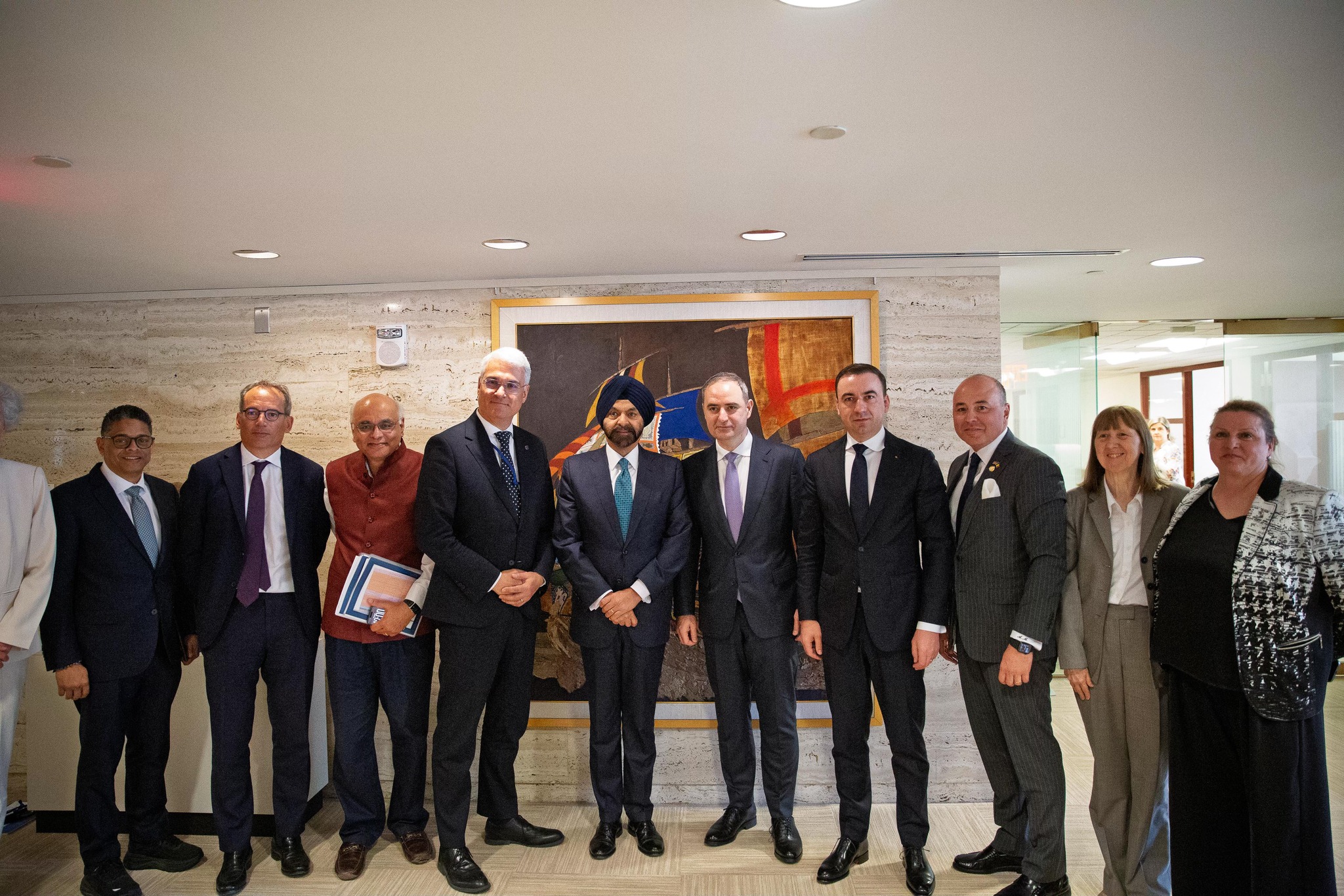 România, pași spre investiții strategice la Washington: energie nucleară și infrastructură pe agenda Băncii Mondiale