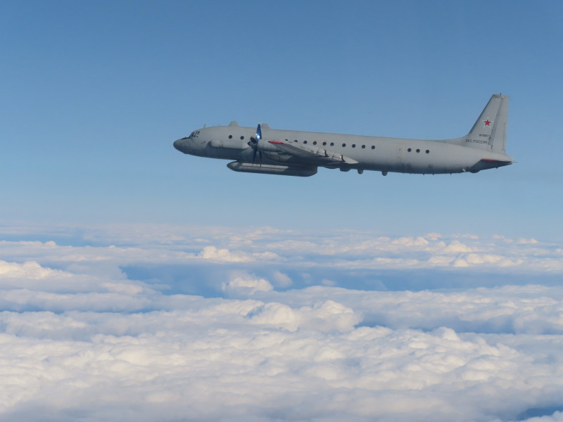 Piloții români au interceptat un avion de spionaj al Rusiei în apropierea spațiului aerian al Lituaniei 2 avioane interceptare rusia lituania 2