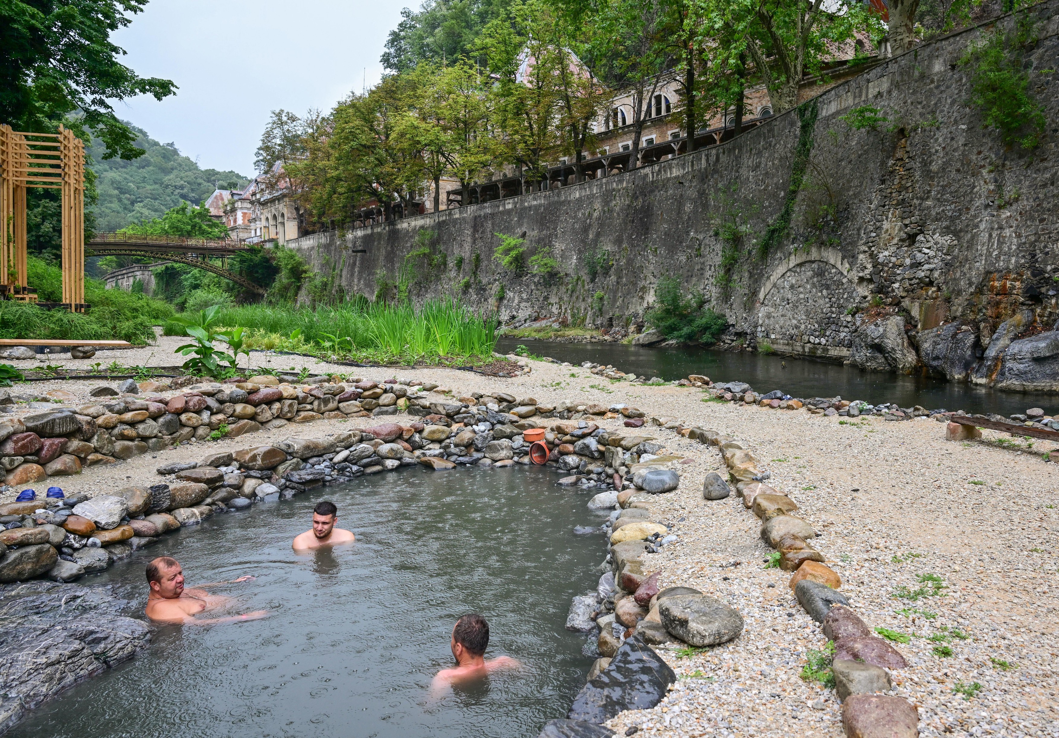 Bilete de tratament balnear pentru 2026, avizate de Ministerul Finanțelor. Câte locuri sunt și cine poate beneficia gratuit