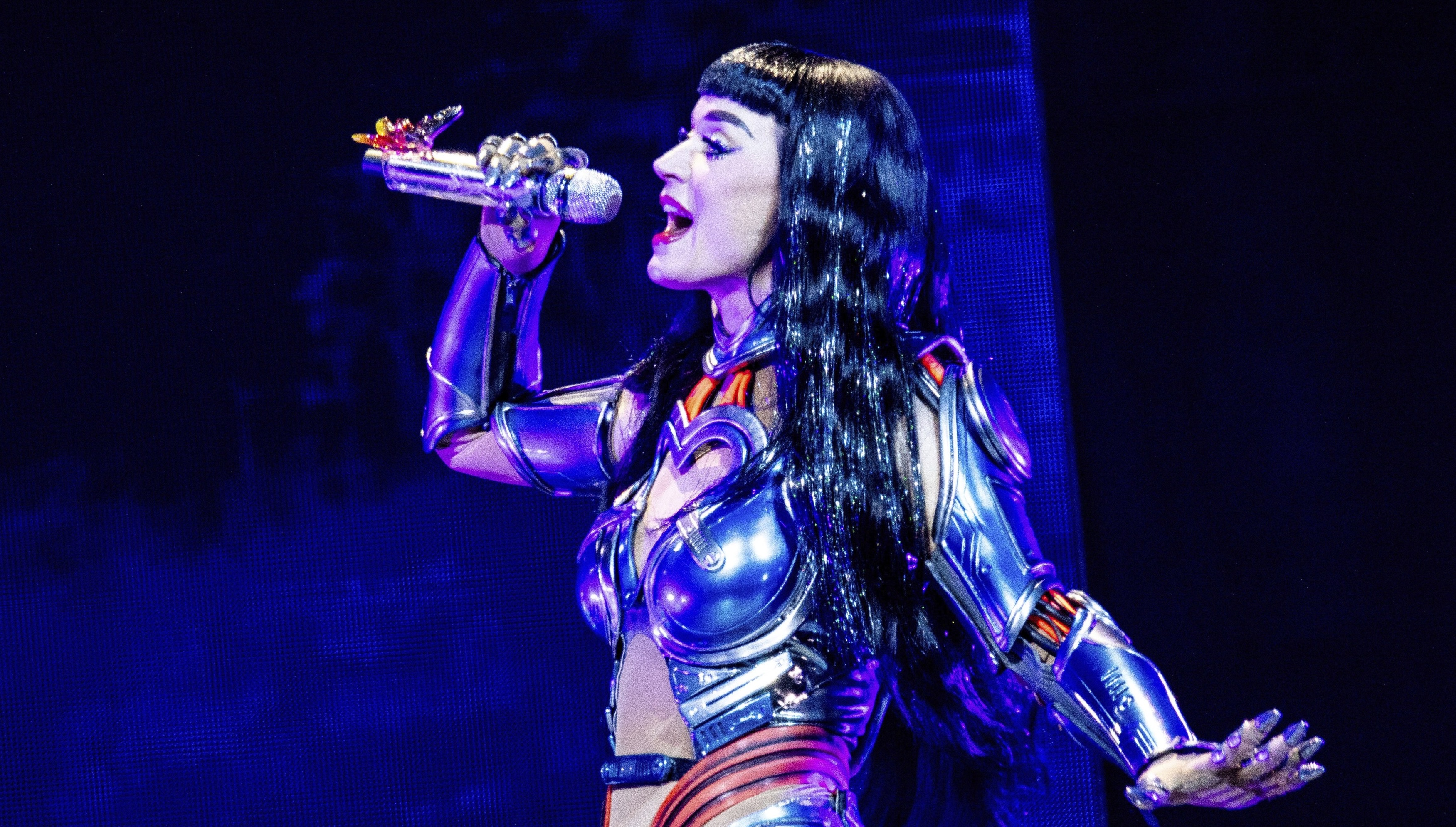 Cântăreața Katy Perry, acuzată de agresiune sexuală: poliția investighează fapte din urmă cu 16 ani. Cine este presupusa victimă