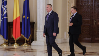 Nicolae Ciucă și Alexandru Rafila participă la ceremonia de promulgare a legii prin care se aprobă Planul naţional de prevenire şi combatere a cancerului, la Palatul Cotroceni din București, miercuri 2 noiembrie 2022.