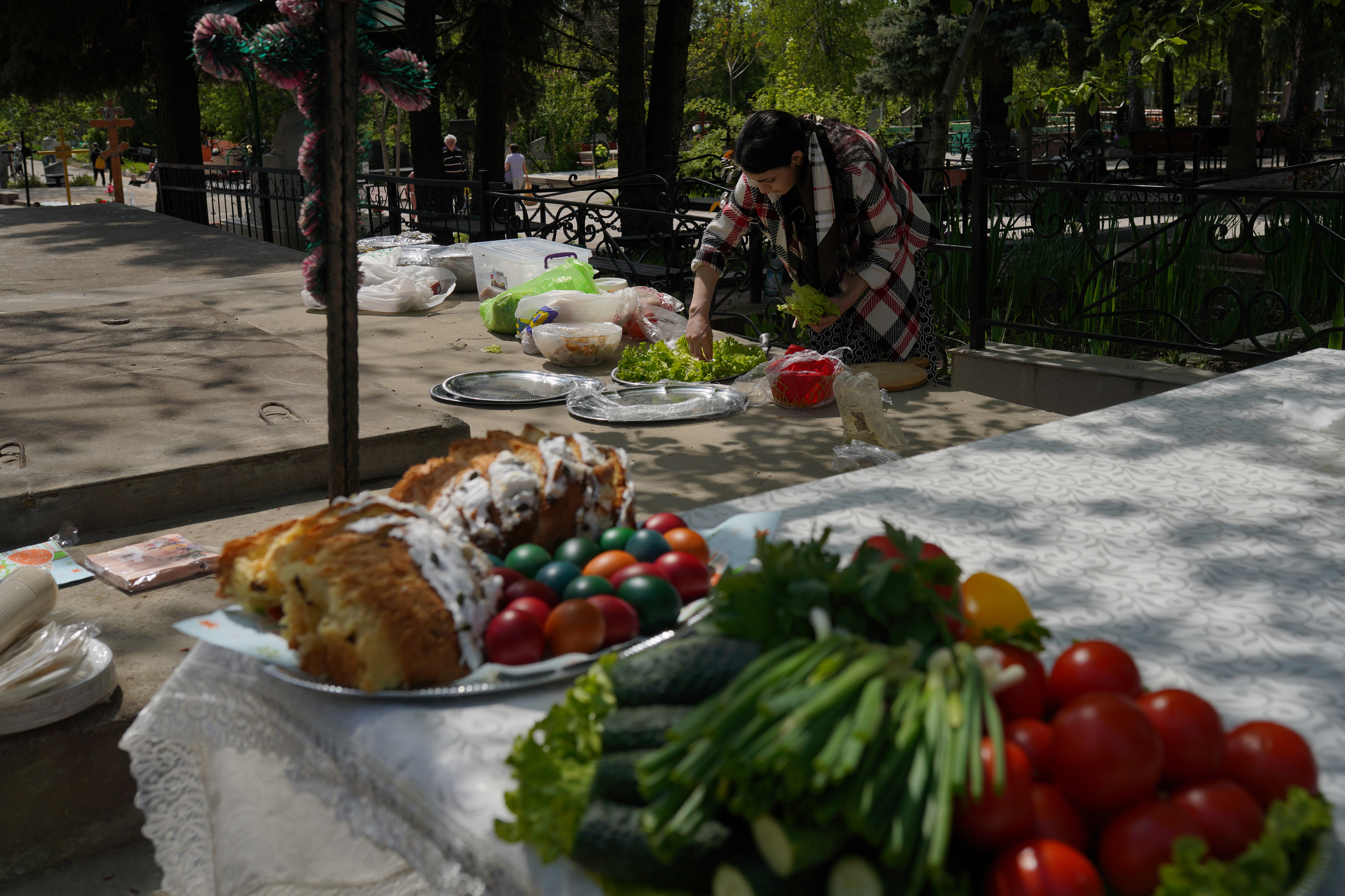 Paștele Blajinilor 2026: Ce trebuie să faci pentru sufletele celor adormiți. Obiceiuri respectate cu strictețe în toată țara