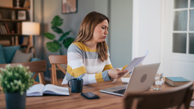 Contract pentru munca la domiciliu. Foto Getty Images