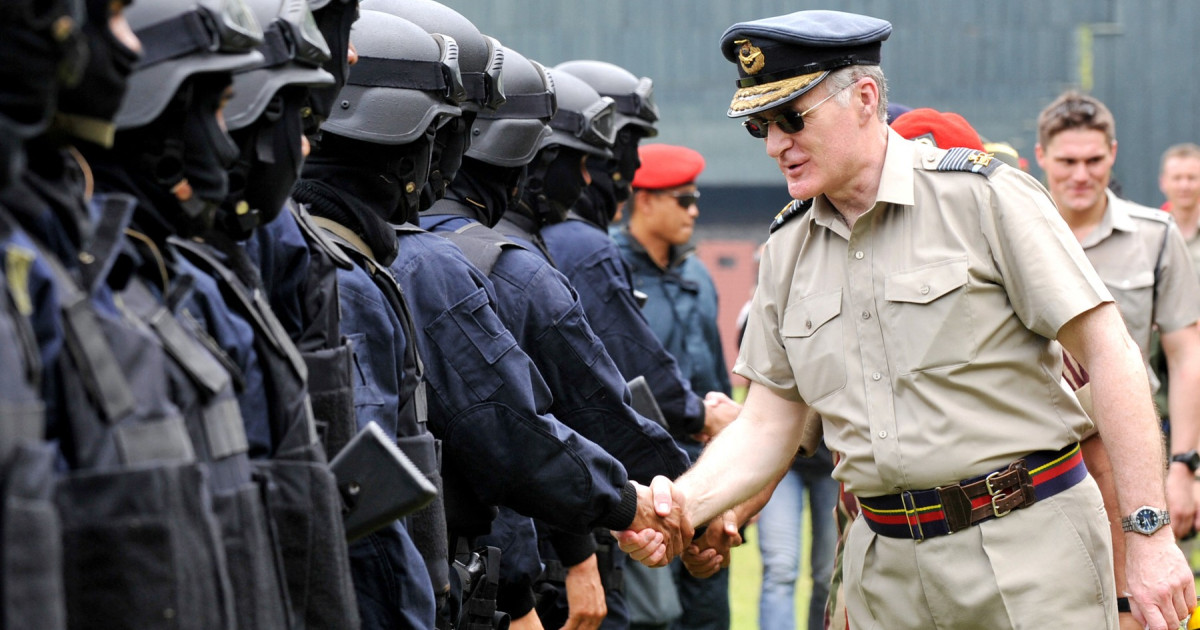 Avertismentul fostului șef al armatei britanice: Regatul Unit, „extrem de vulnerabil”. E nevoie de 10 ani pentru reconstruirea apărării