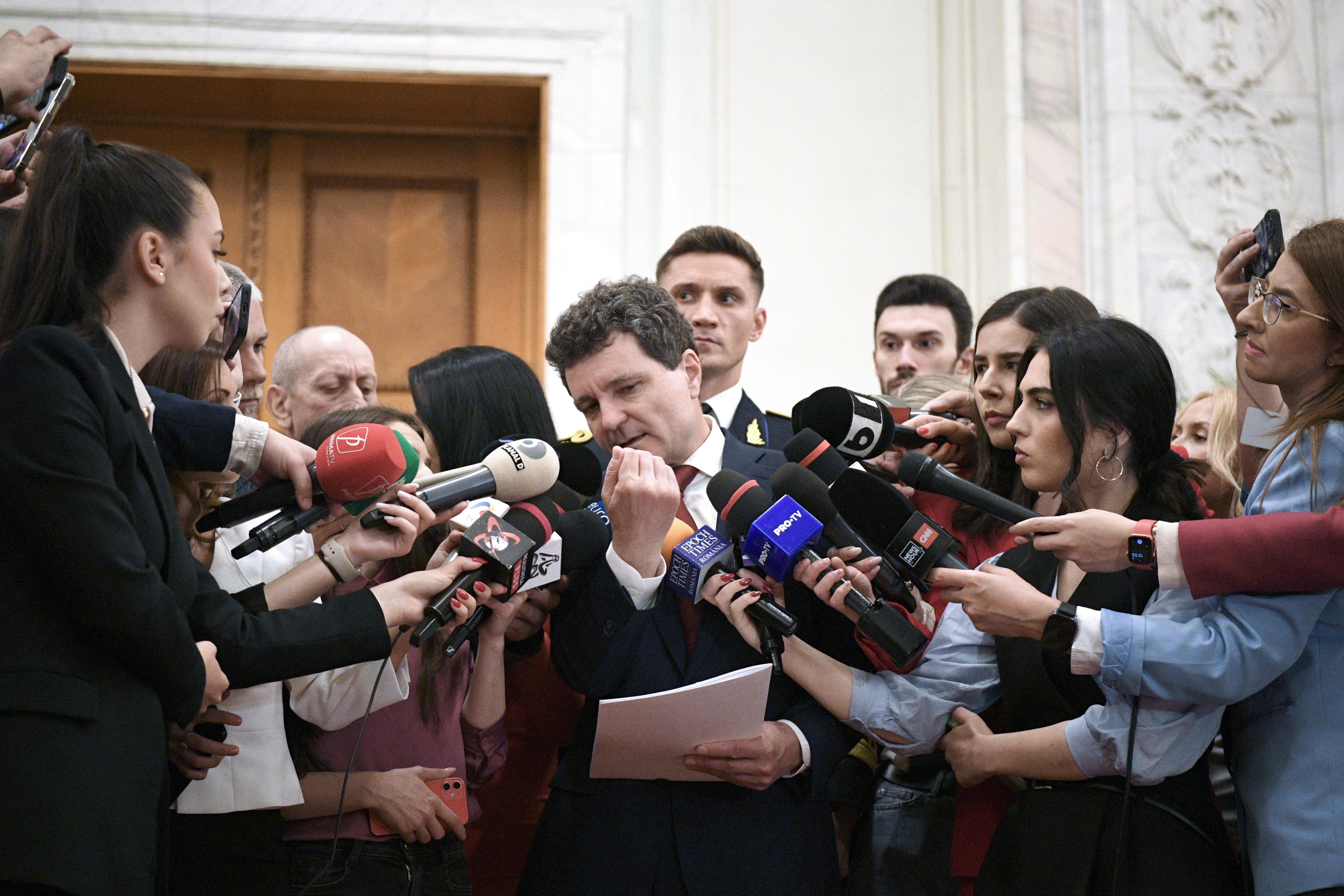 „Suntem la începutul unei crize”. Președintele preia rolul de mediator, dar critică tensiunile PSD - PNL: „Ne-am întors la lupta veche”