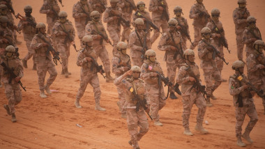 soldați libieni din facțiuni rivale participă la exerciții militare comune