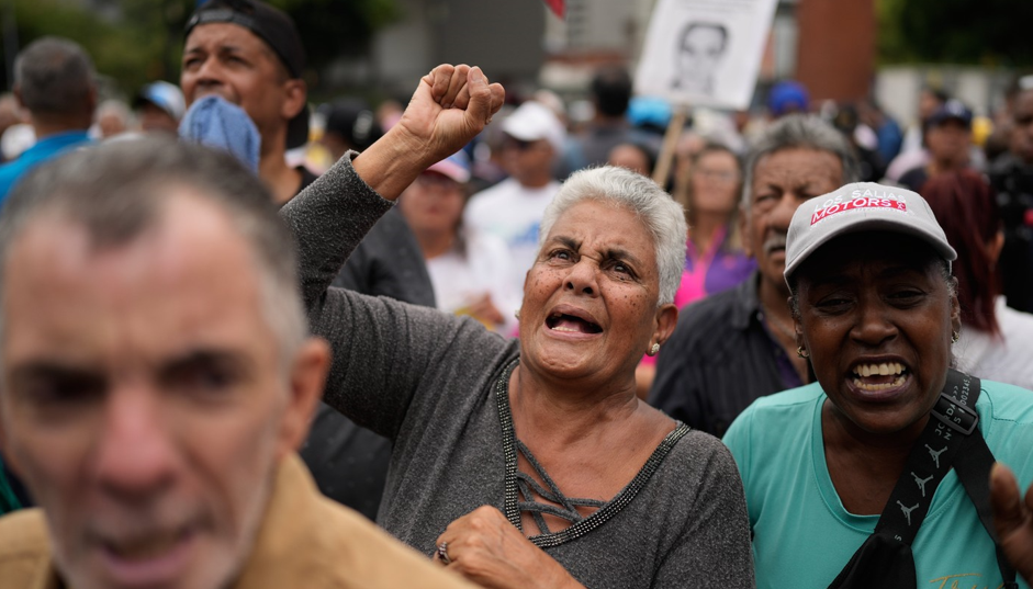 Manifestaţie în faţa ambasadei SUA din Venezuela: Mulţumim că ne-ați dat puţin aer să respirăm, dar duceți treaba până la capăt