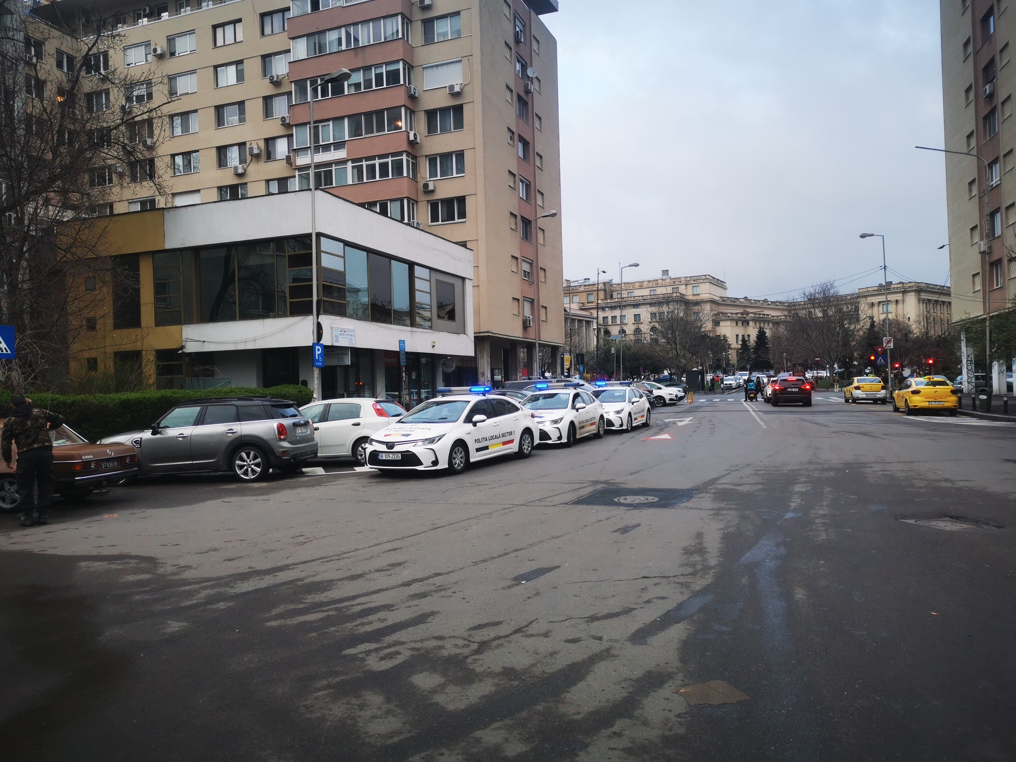 Controale în zona Sălii Palatului: Poliția verifică parcările ilegale și „rezervările” contra cost