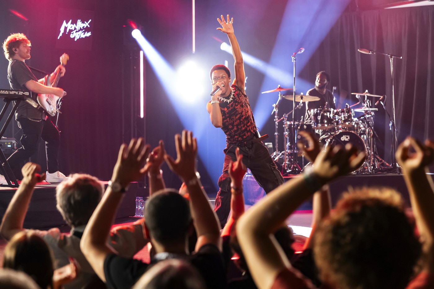 Caz șocant în SUA: Cântăreț arestat, după ce trupul unei fete de 14 ani a fost găsit în portbagajul mașinii sale