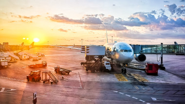 alimentare avion cu kerosen