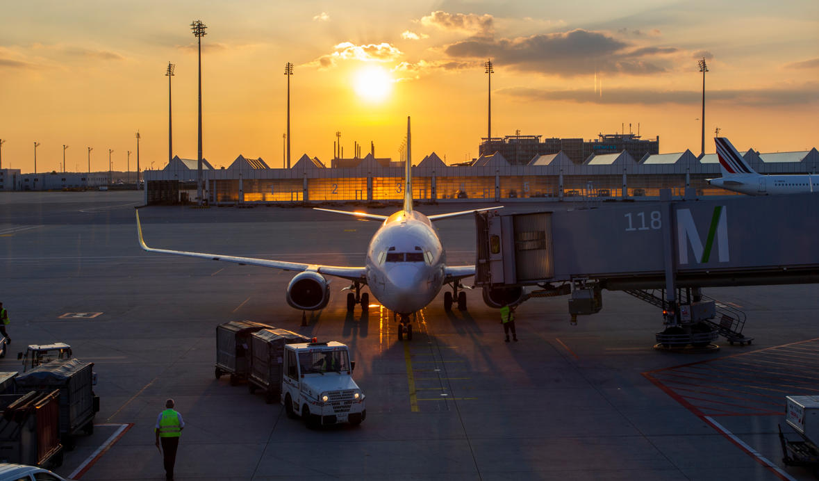 Criză de kerosen în Europa. Experții din aviație avertizează că zborurile din sezonul de vară ar putea fi perturbate