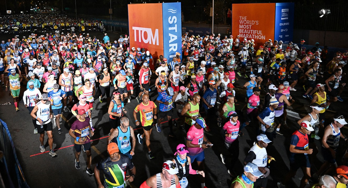 Doi bărbaţi au fost prinşi concurând la categoria feminină a unui prestigios maraton sud-african. Pe ce locuri au terminat