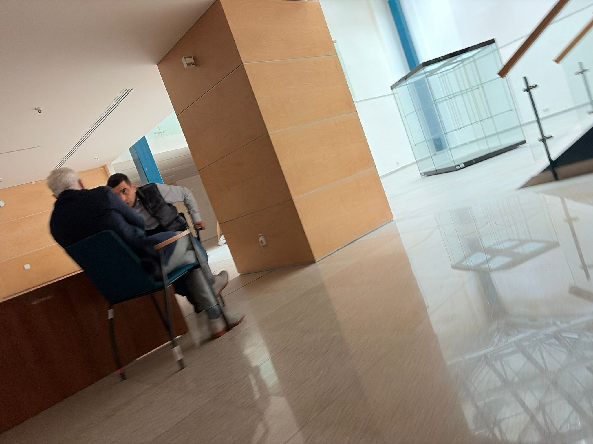 În timp ce PSD amenință că rupe Coaliția, opoziția formată din George Simion și Călin Georgescu se întâlnește la Biblioteca Națională