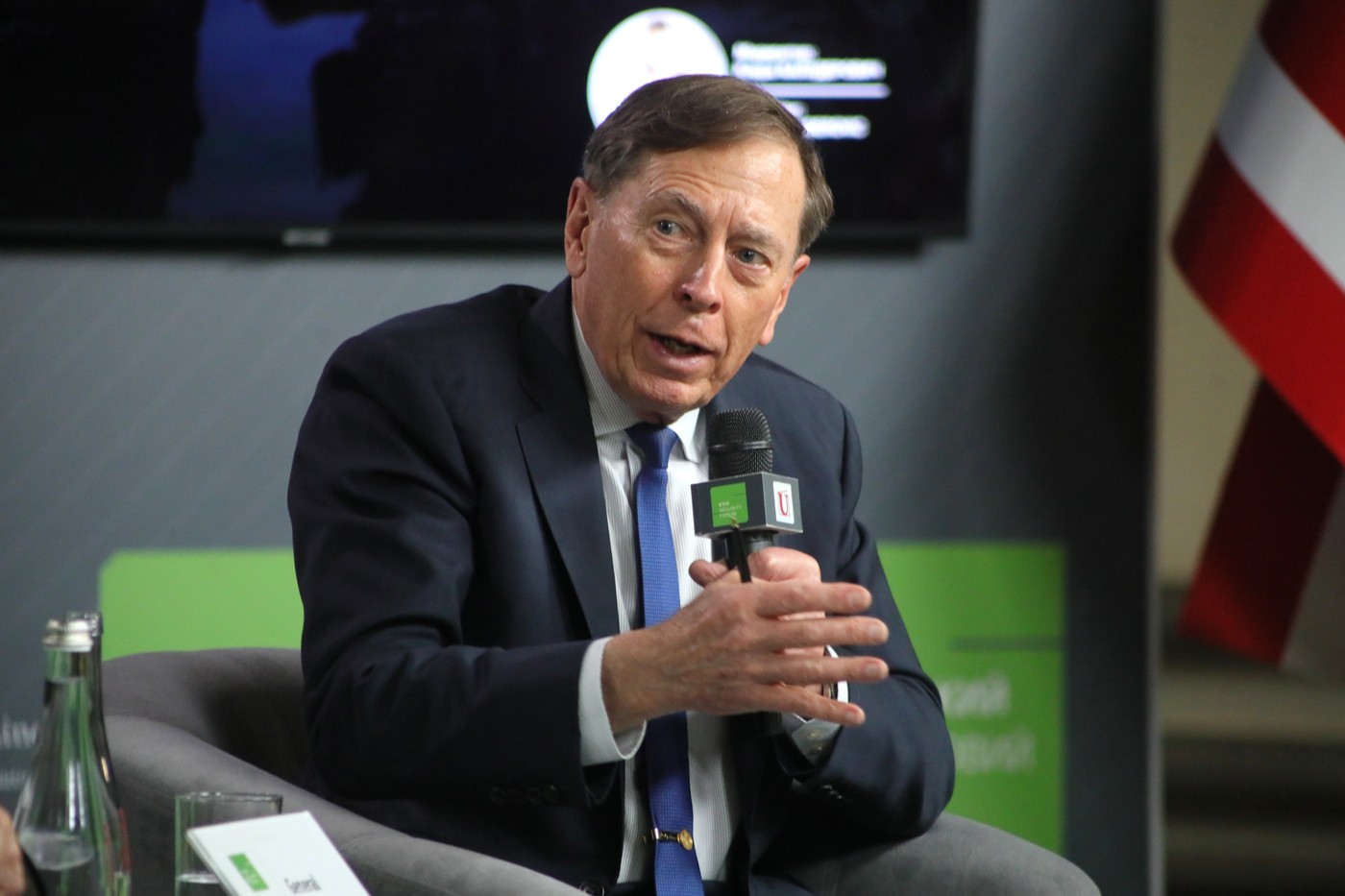 Fost director al CIA: Un acord privind Strâmtoarea Ormuz este încă posibil, dar Iranul nu trebuie să controleze traficul maritim