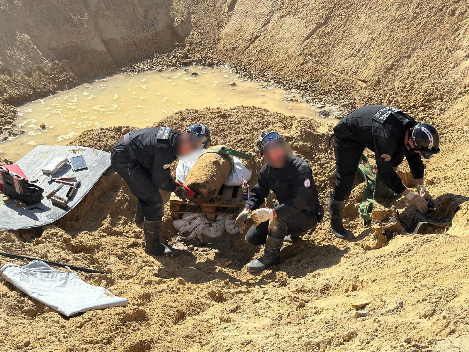 Mii de persoane evacuate dintr-o suburbie a Parisului după detonarea unei bombe din Al Doilea Război Mondial