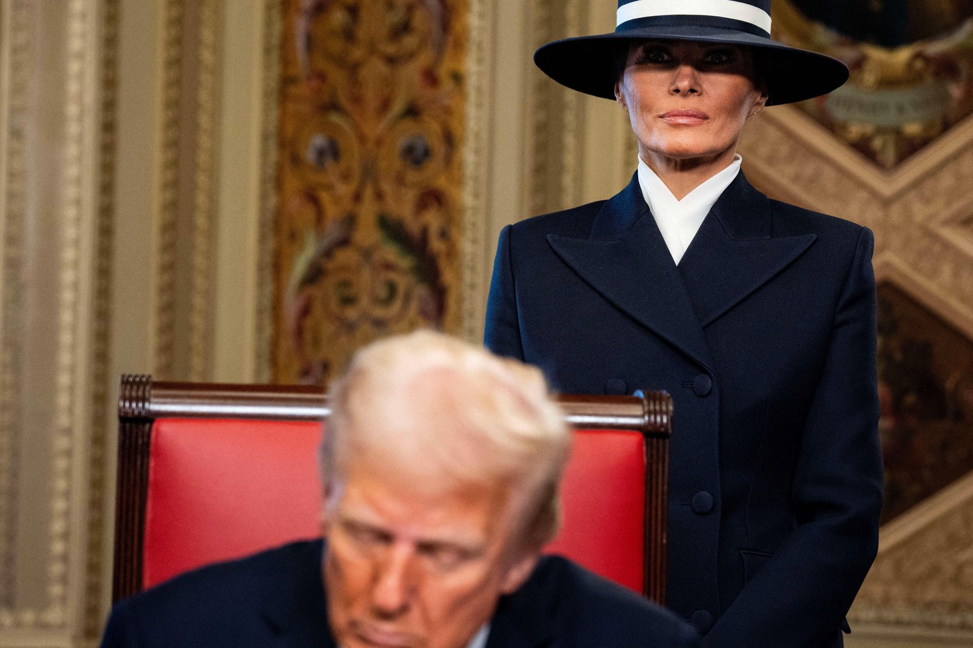 Melania Trump tocmai s-a aliat cu dușmanii declarați ai soțului ei în dosarul Epstein. Rămâne de văzut de partea cui va fi Congresul