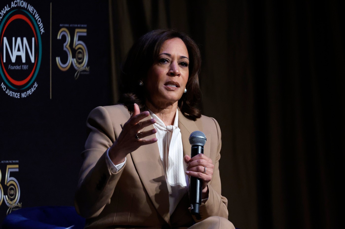 Kamala Harris spune că „se gândește” să candideze din nou la președinție: „S-ar putea, s-ar putea”