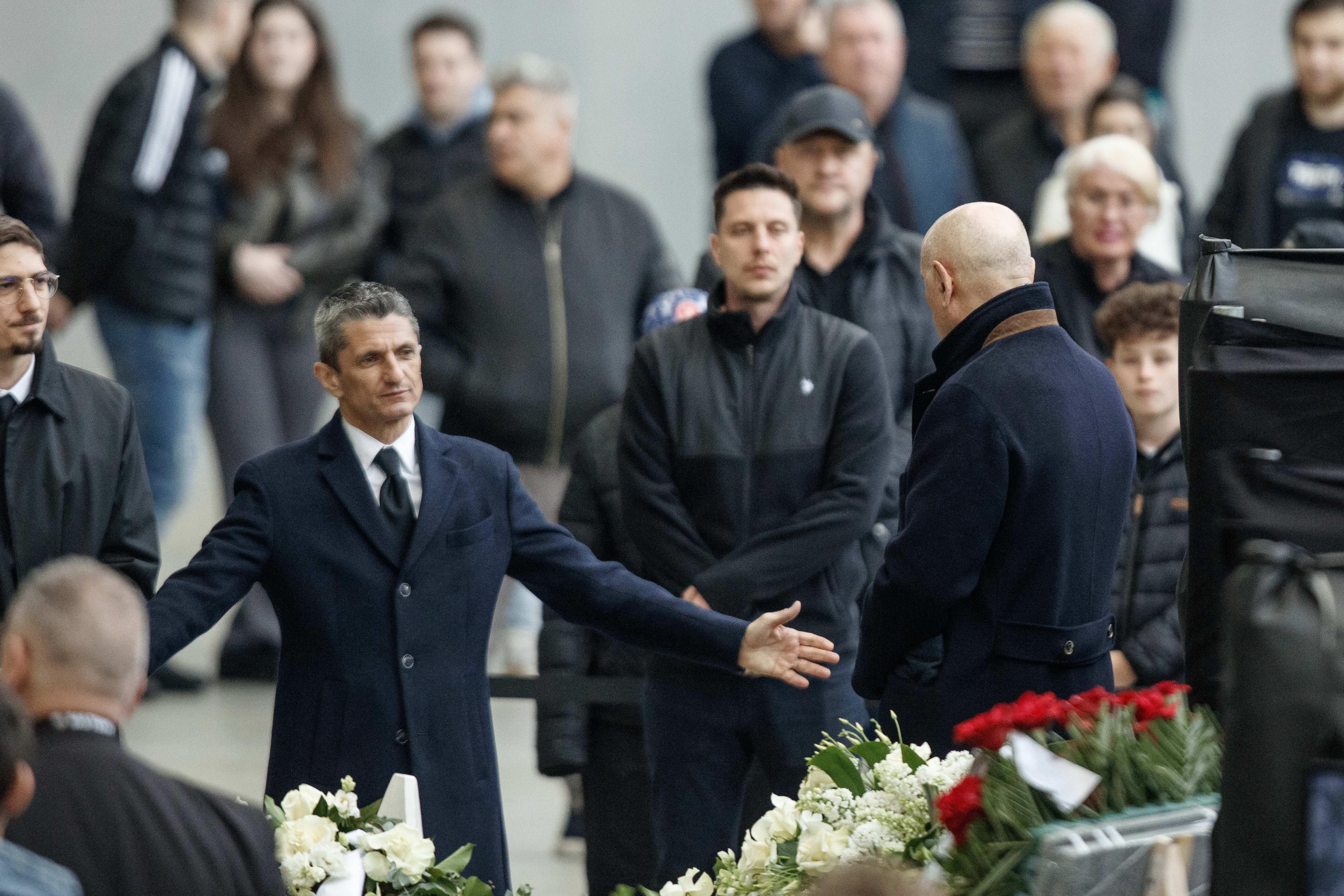 Răzvan Lucescu, cuvânt emoţionant în biserică înainte de înmormântarea tatălui său: „A fost un luptător, a învins, a pierdut”