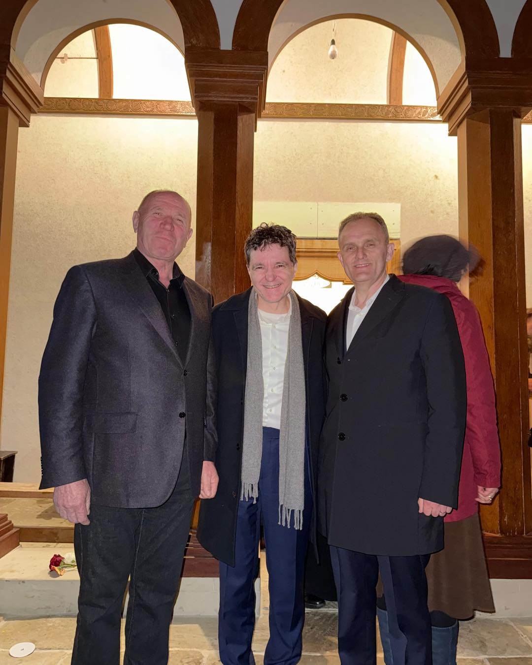 Nicușor Dan, prezent la Mănăstirea Cornu în Vinerea Mare, alături de primarul localității și președintele CJ Prahova, membri PSD