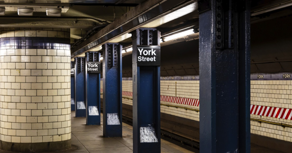 Atac cu maceta la metroul din New York