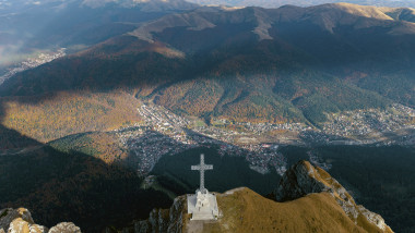 valea prahovei crucea caraiman muntii bucegi busteni