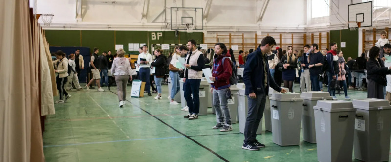 Alegeri în Ungaria 2026. Prezență record la vot, la ora 18:00: cozi în țară și diaspora. Acuzații de fraudă între Orban și Magyar 6 Capture6