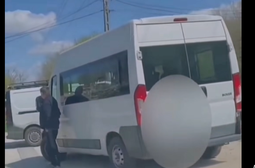 Alegeri Ungaria 2026. Acuzații de turism electoral din Transilvania. Un microbuz cu numere de România, filmat în circumscripție Fidesz