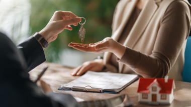 agent imobiliar, casa, cheie