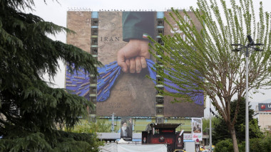 banner stramtoarea ormuz - iran