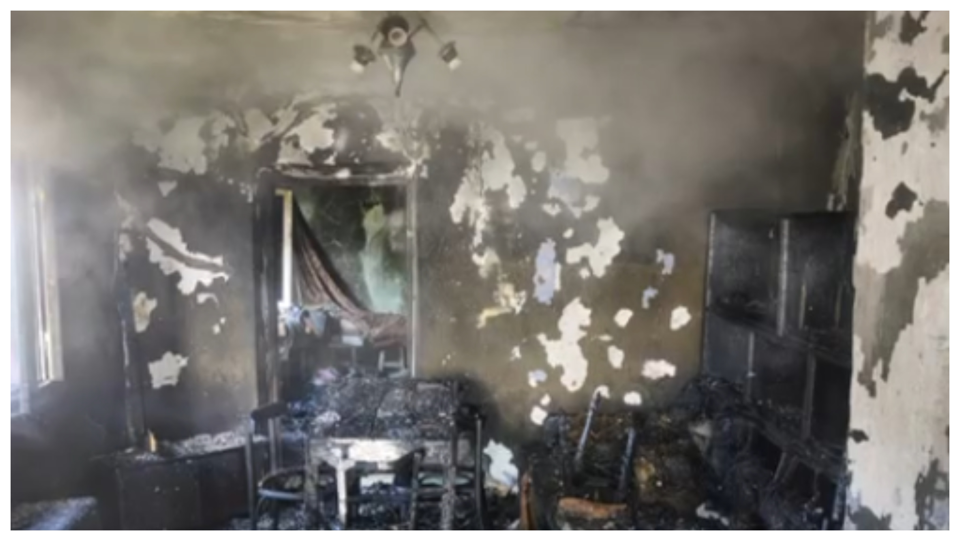 Femeie salvată dintr-o casă în flăcări la Videle: un jandarm și un polițist au intervenit înainte de sosirea pompierilor