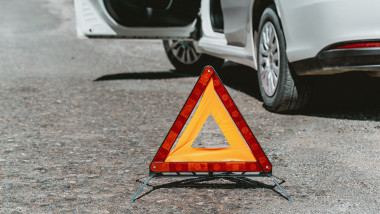 accident rutier triunghi semn