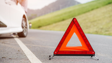 accident rutier semn triunghi