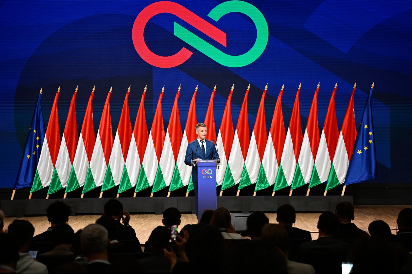 „Vom modifica Constituția și vom include în ea faptul că prim-ministrul poate exercita funcția doar două mandate”, anunță Peter Magyar