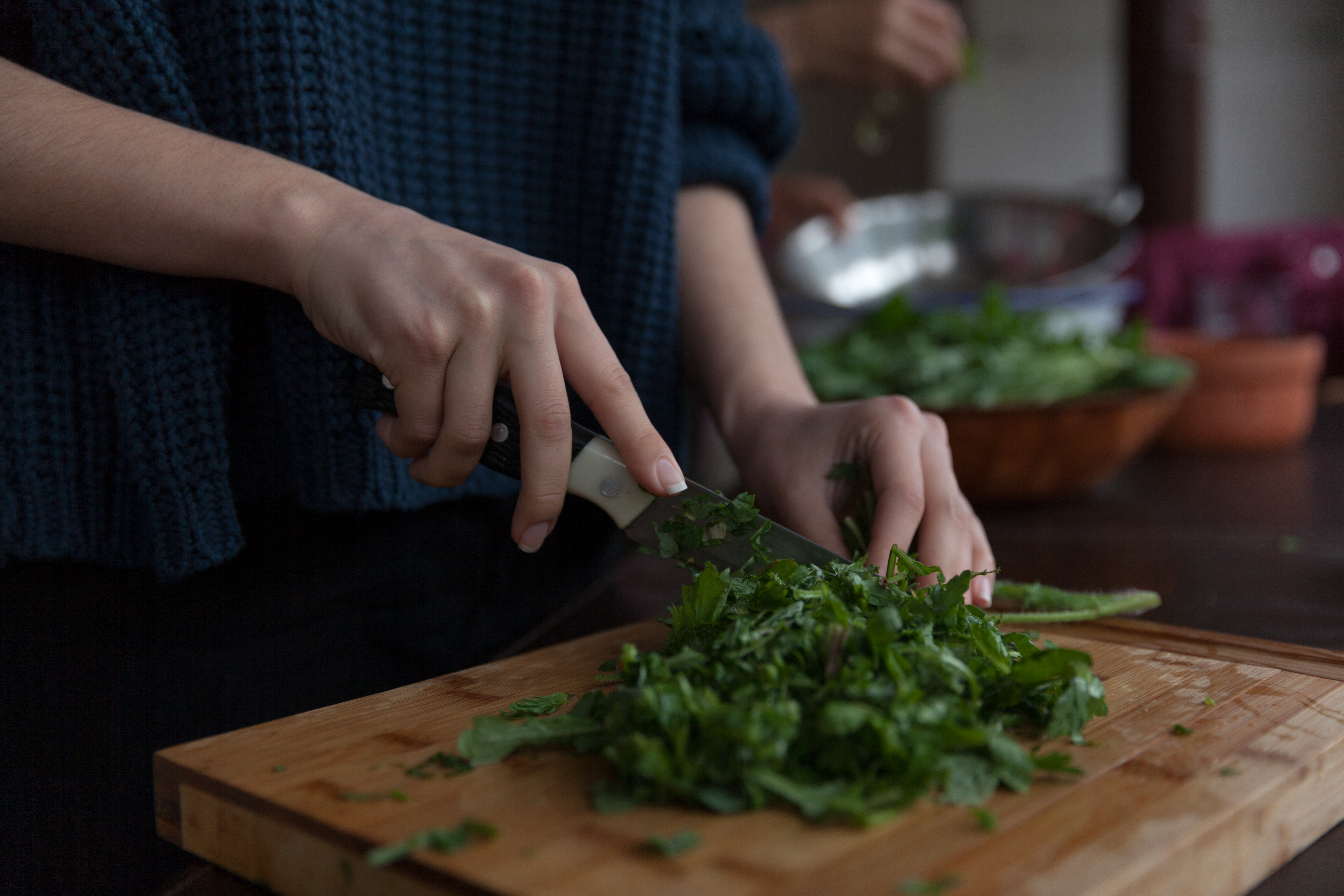 Verdeața de primăvară bogată în fibre și vitamine. Recomandările specialiștilor în nutriție: „Este benefică și pentru funcția hepatică”