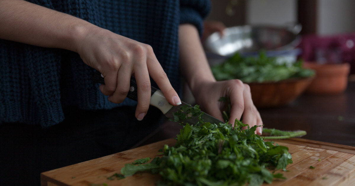 Verdeața de primăvară bogată în fibre și vitamine. Recomandările specialiștilor în nutriție: „Este benefică și pentru funcția hepatică”