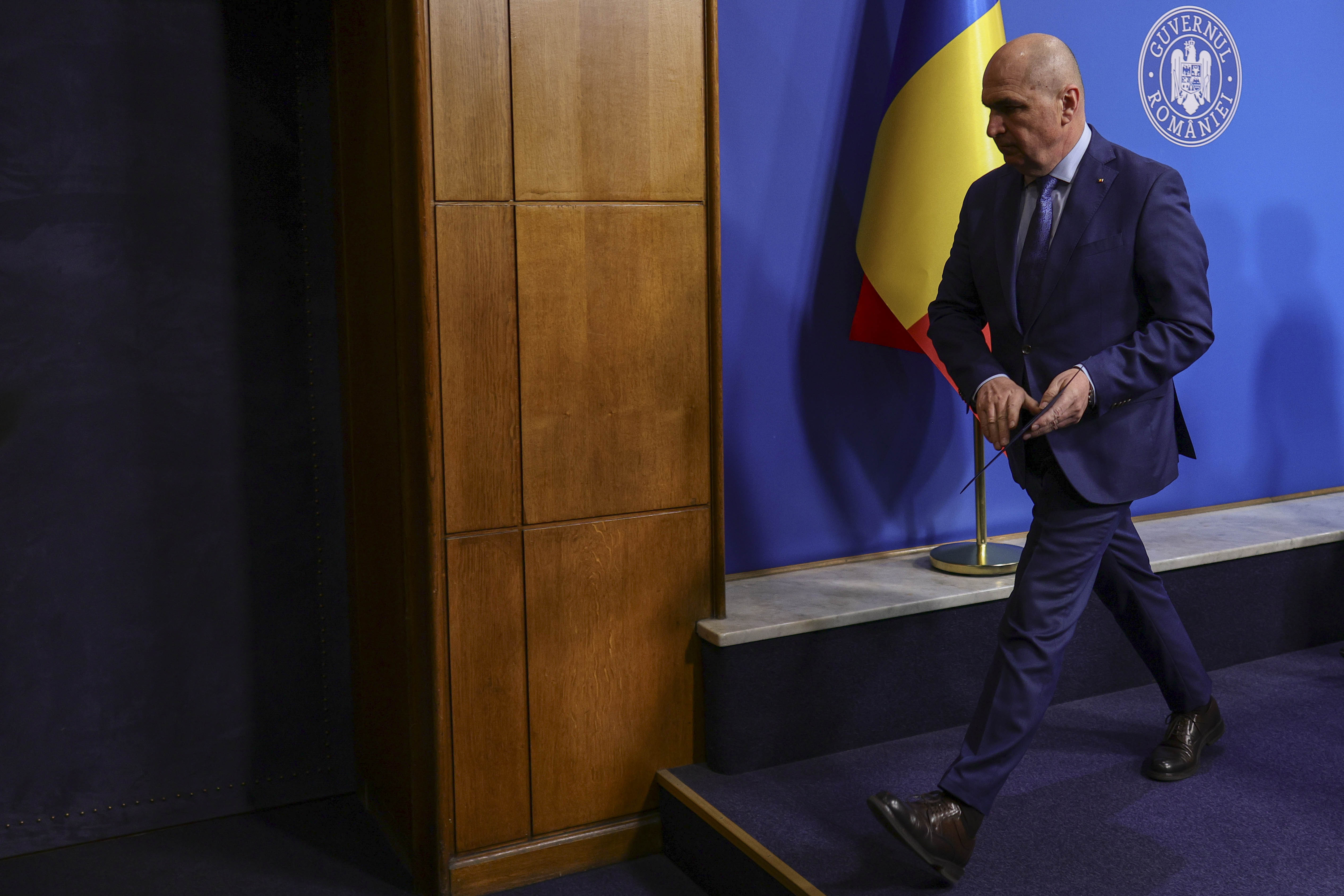 Bolojan nu regretă că a folosit cuvântul „şobolani”: „Devalizarea bugetului public este asemănătoare”