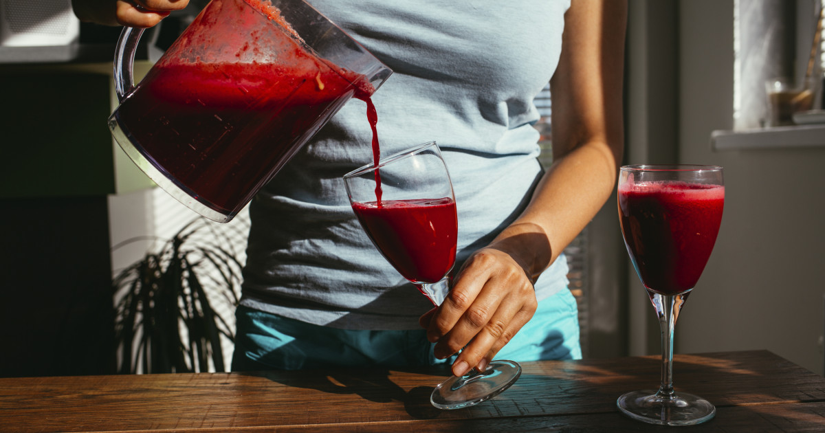 Băutura naturală care reduce tensiunea arterială și susține sănătatea inimii. Specialiștii explică ce cantitate poți consuma zilnic