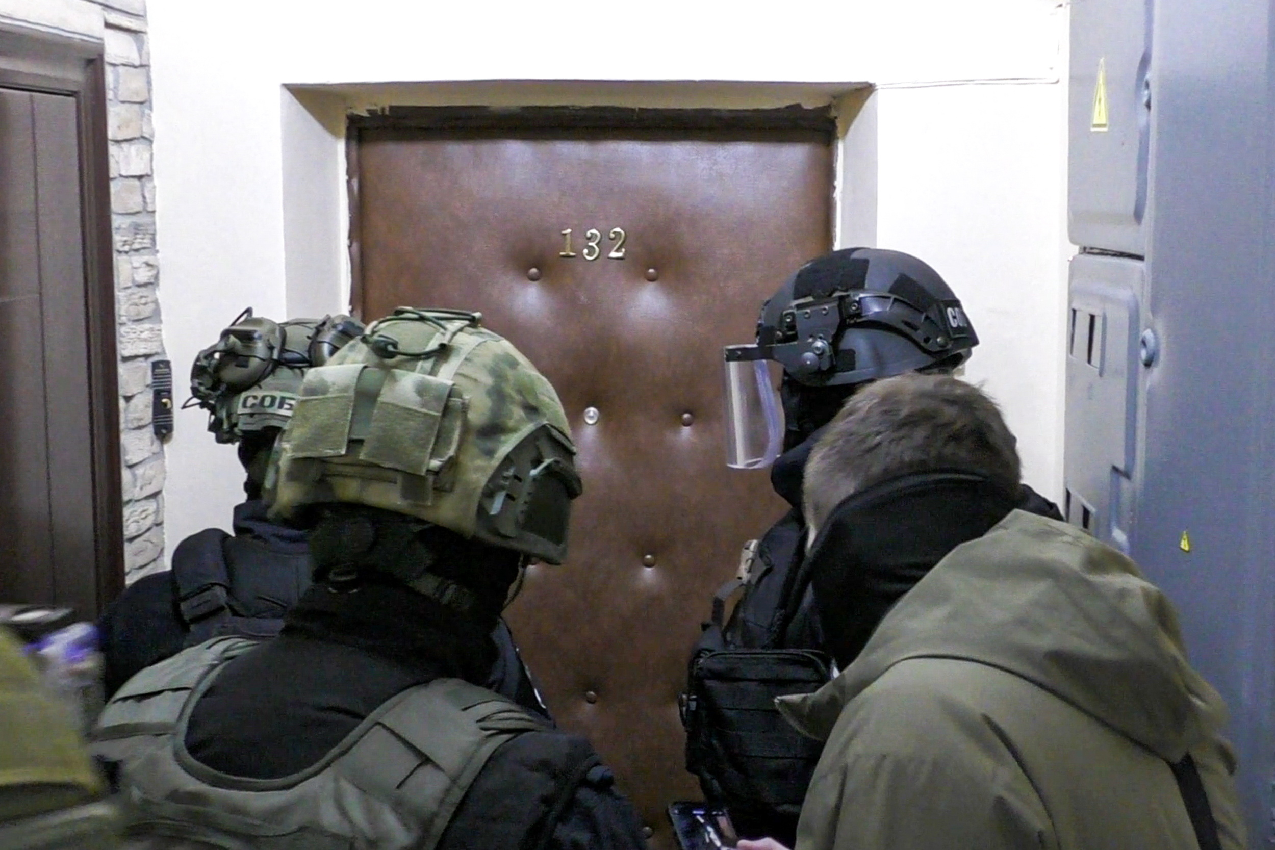 FSB a împușcat mortal un bărbat suspectat că ar fi încercat să asasineze oficiali ai Roskomnadzor. Alte șapte persoane, arestate