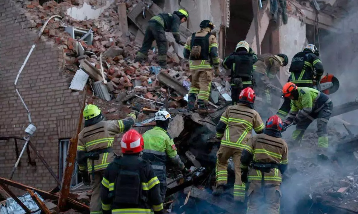 Val de atacuri rusești asupra Ucrainei, noaptea trecută, cu 660 de drone și rachete. 4 morți și 30 de răniți